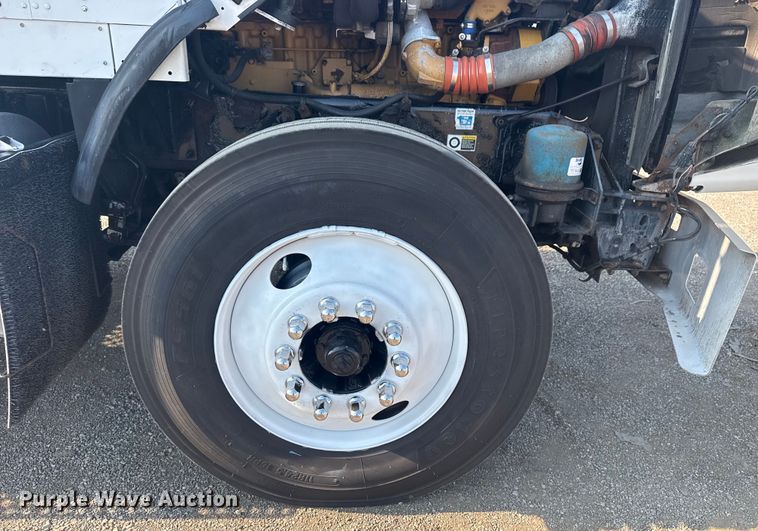 image for item EG6090 2003 Kenworth T800 semi truck