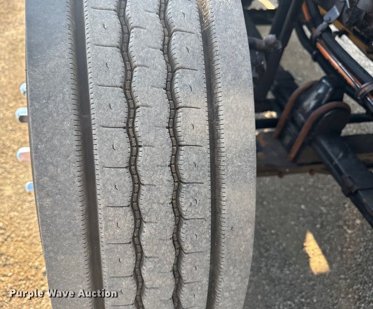 image for item EG6090 2003 Kenworth T800 semi truck