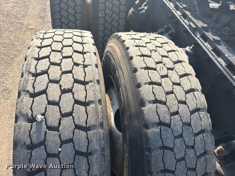 image for item EG6090 2003 Kenworth T800 semi truck