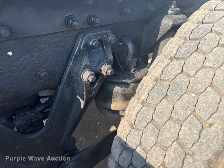 image for item EG6090 2003 Kenworth T800 semi truck