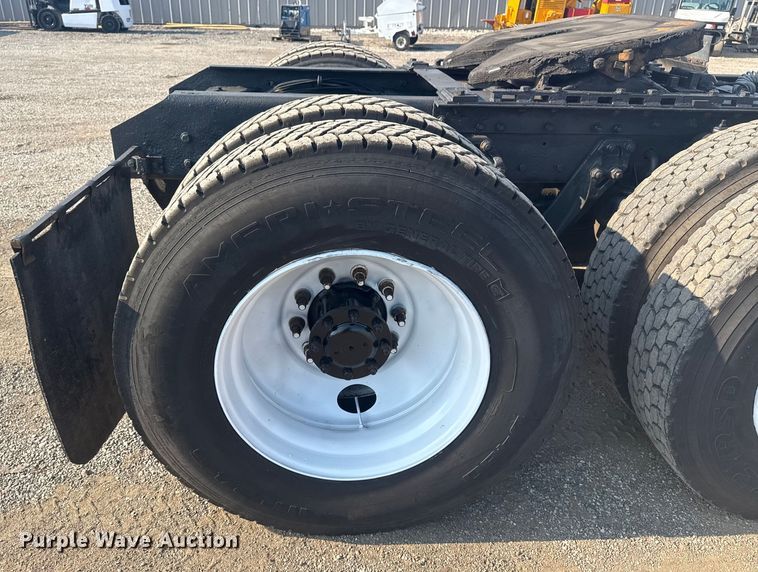 image for item EG6090 2003 Kenworth T800 semi truck