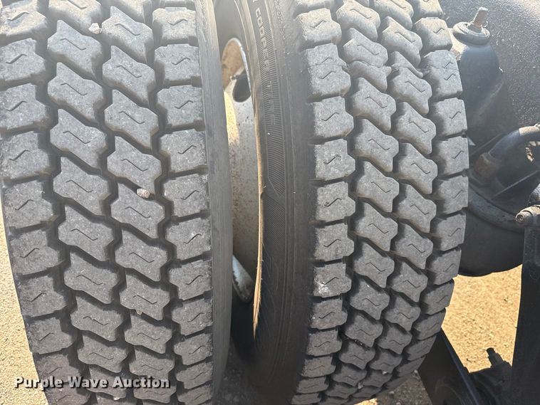 image for item EG6090 2003 Kenworth T800 semi truck