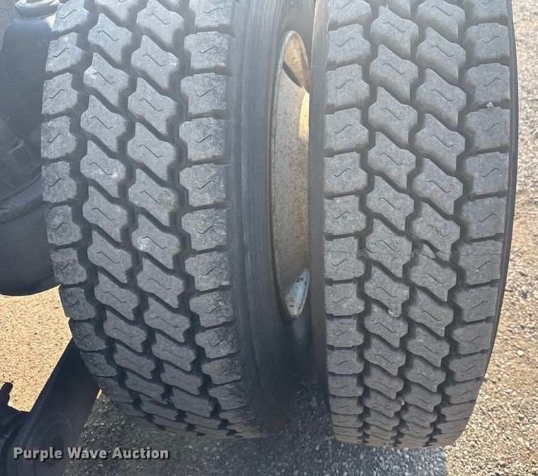 image for item EG6090 2003 Kenworth T800 semi truck