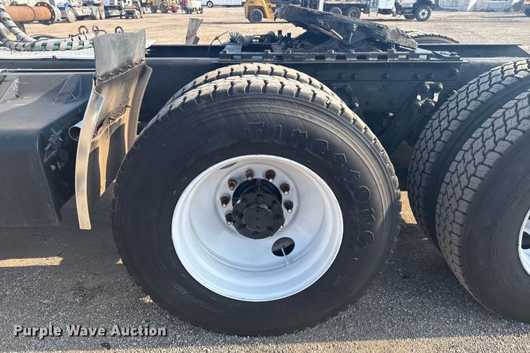 image for item EG6090 2003 Kenworth T800 semi truck