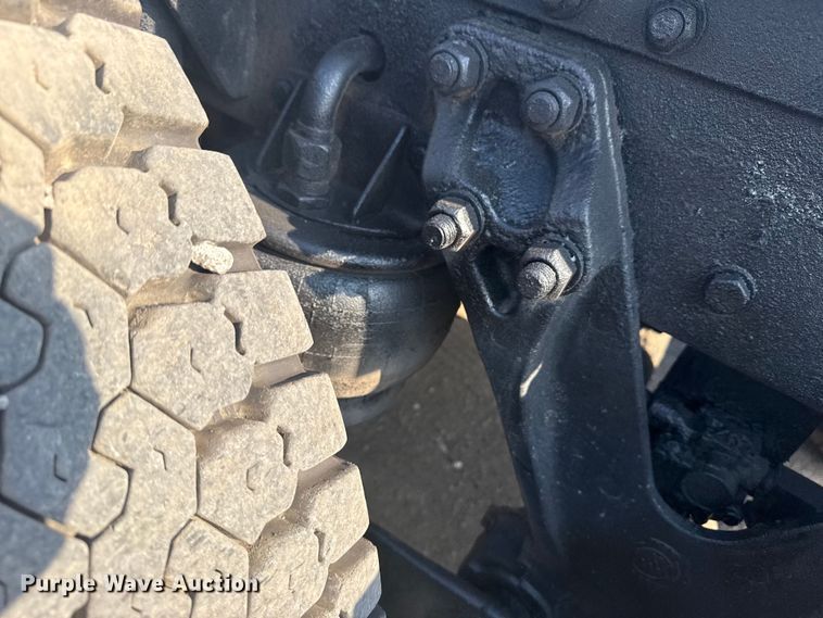 image for item EG6090 2003 Kenworth T800 semi truck