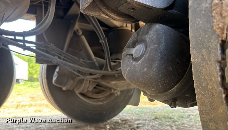 image for item EG6099 2010 Wabash dry van trailer