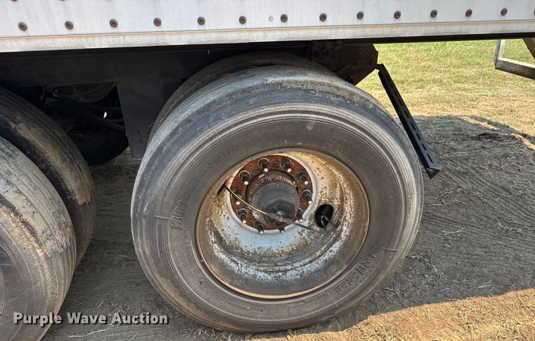 image for item EG6099 2010 Wabash dry van trailer