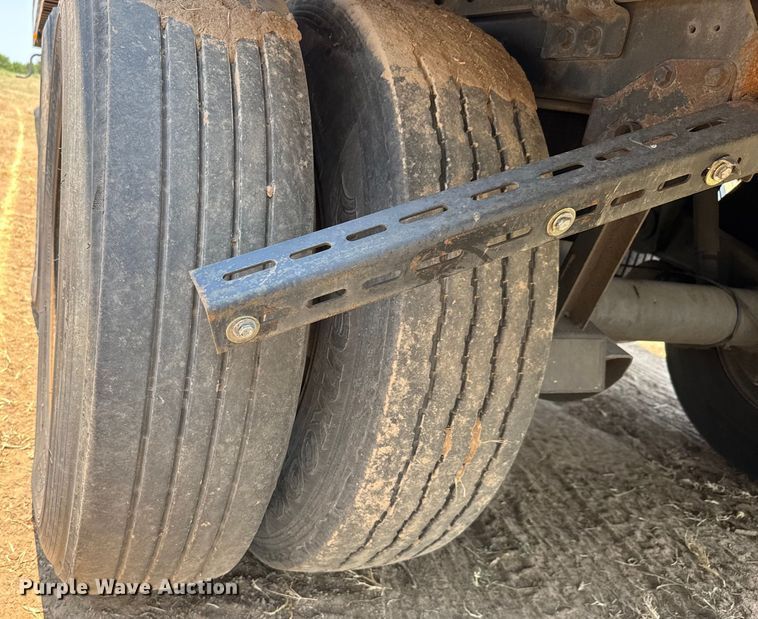 image for item EG6099 2010 Wabash dry van trailer