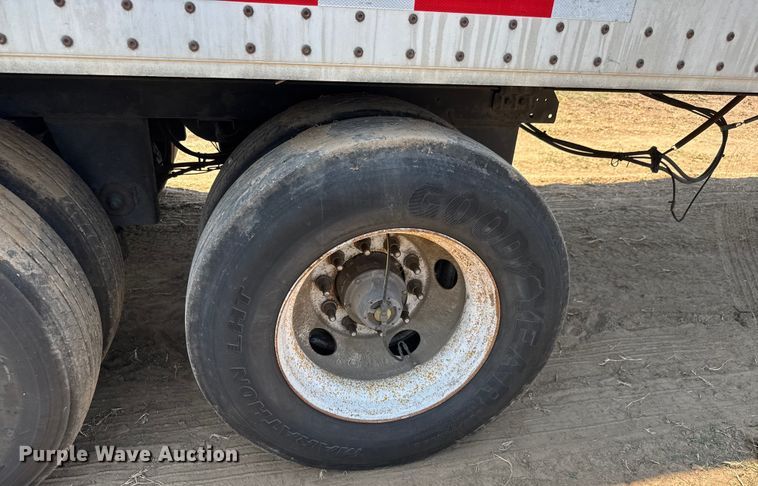 image for item EG6099 2010 Wabash dry van trailer