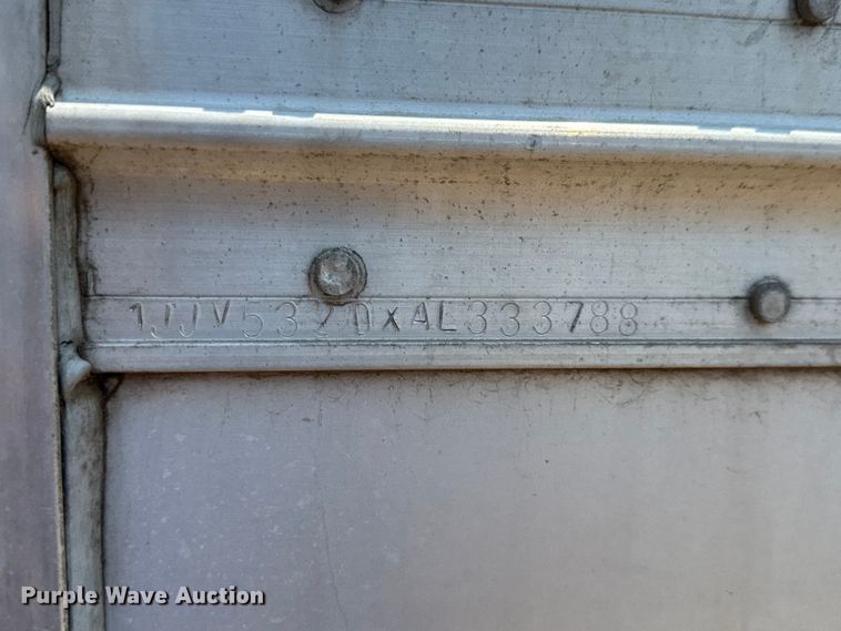 image for item EG6099 2010 Wabash dry van trailer