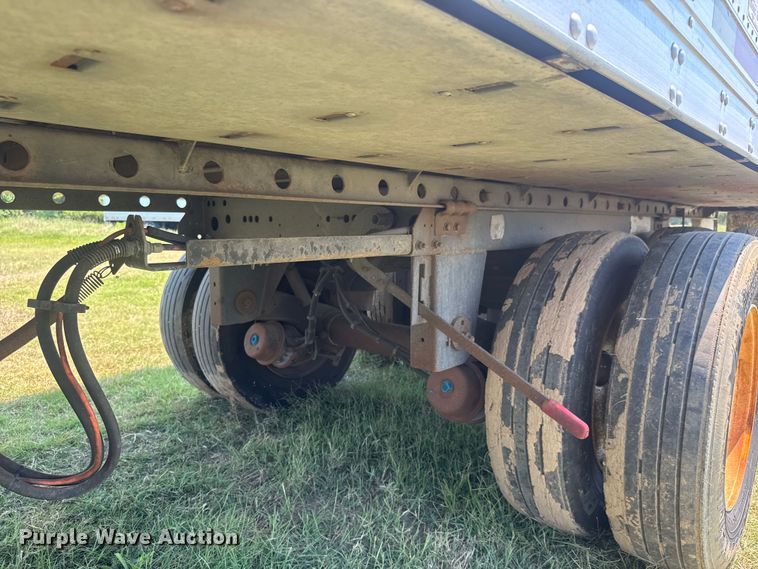 image for item EG6100 2006 Utility VS2RA refrigerated van trailer