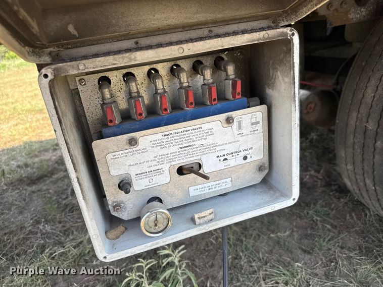 image for item EG6103 2002 Wabash DVCVHSA dry van trailer