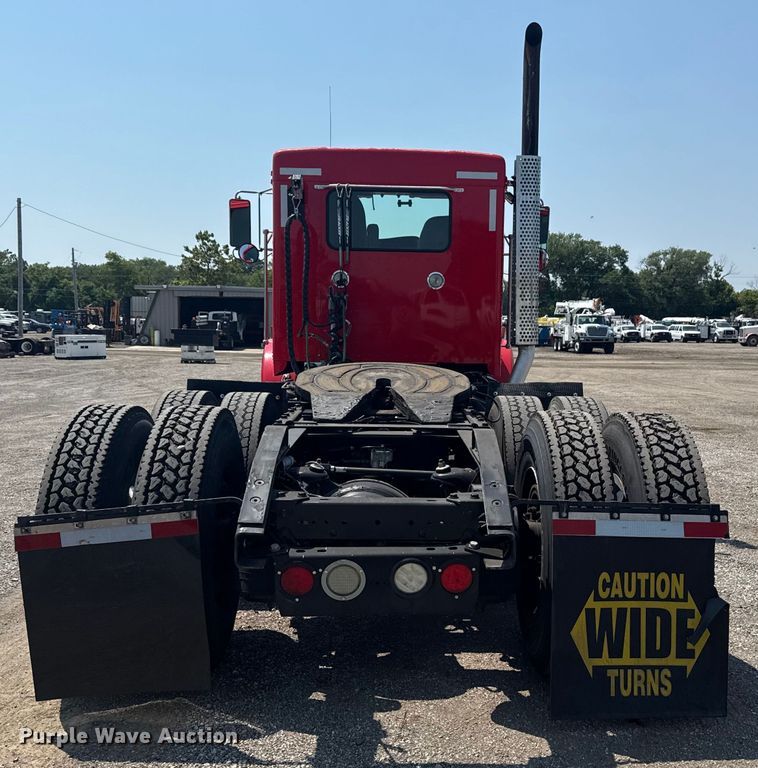 image for item EG6111 2011 Kenworth T800 semi truck