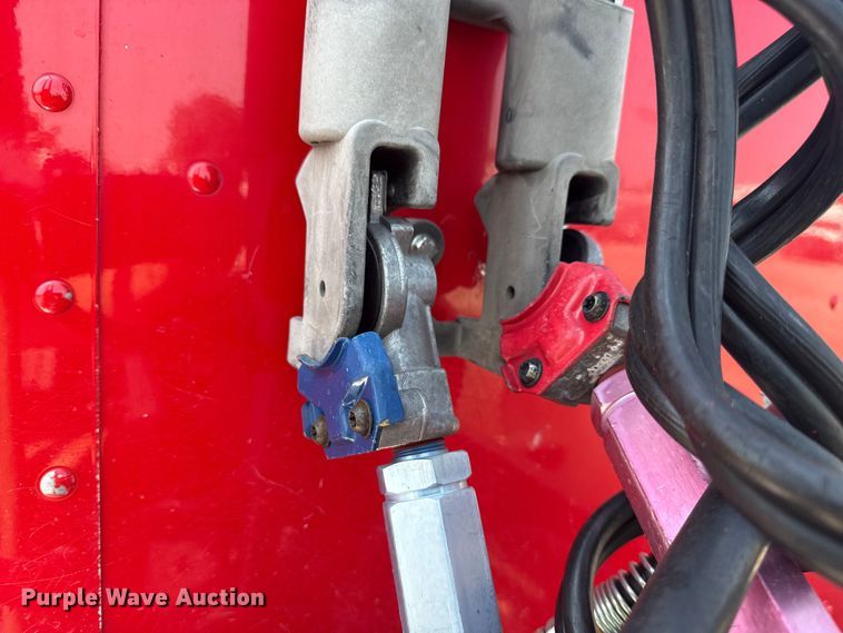 image for item EG6111 2011 Kenworth T800 semi truck