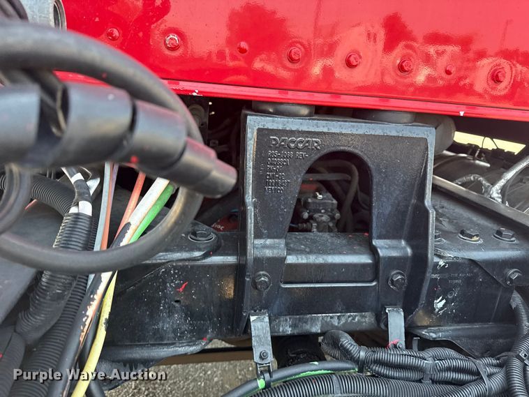 image for item EG6111 2011 Kenworth T800 semi truck