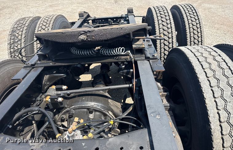 image for item EG6111 2011 Kenworth T800 semi truck