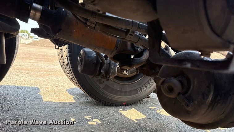 image for item EG6111 2011 Kenworth T800 semi truck