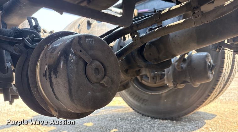 image for item EG6111 2011 Kenworth T800 semi truck