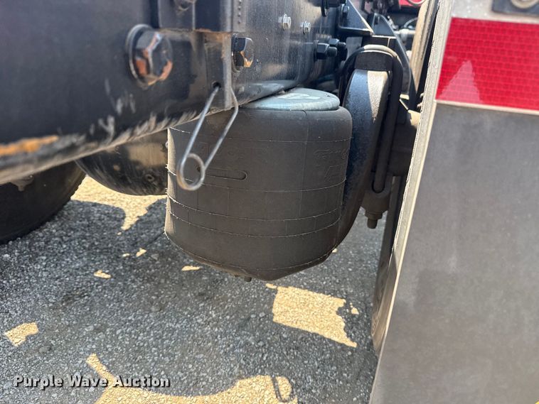 image for item EG6111 2011 Kenworth T800 semi truck