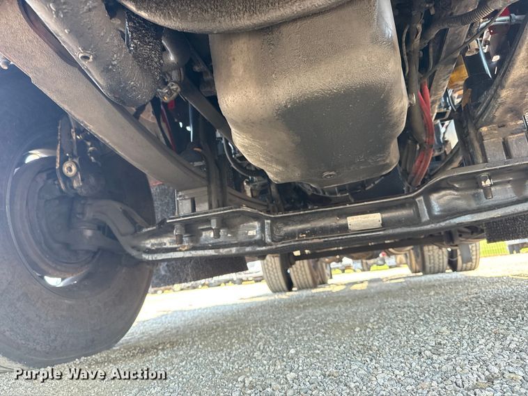 image for item EG6111 2011 Kenworth T800 semi truck