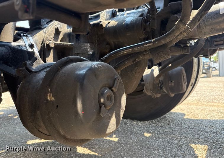 image for item EG6111 2011 Kenworth T800 semi truck