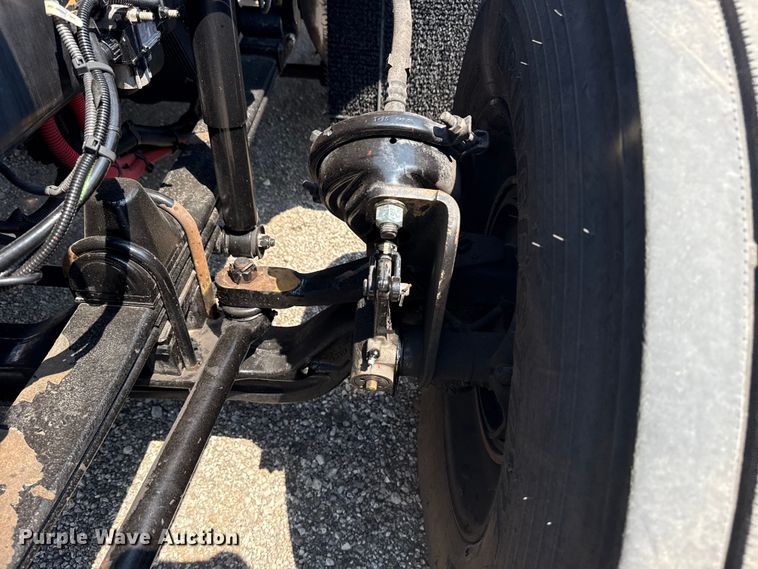 image for item EG6111 2011 Kenworth T800 semi truck