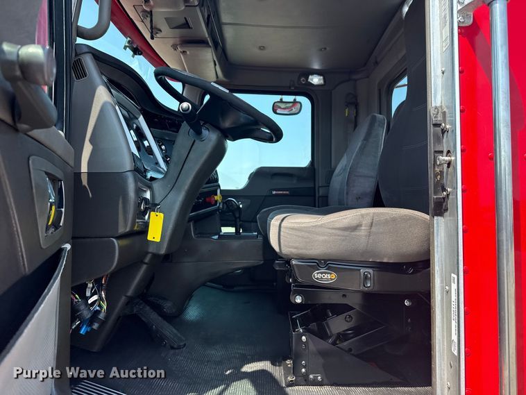 image for item EG6111 2011 Kenworth T800 semi truck