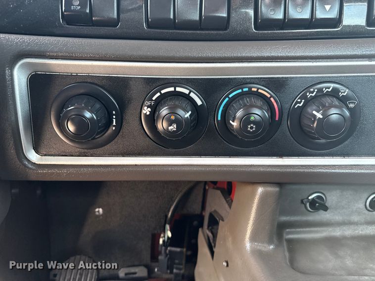 image for item EG6111 2011 Kenworth T800 semi truck