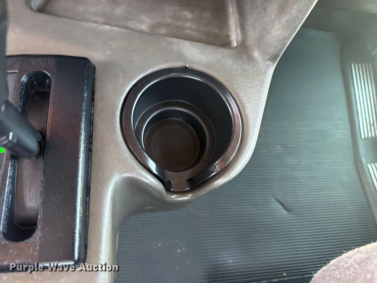 image for item EG6111 2011 Kenworth T800 semi truck