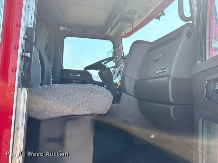 image for item EG6111 2011 Kenworth T800 semi truck