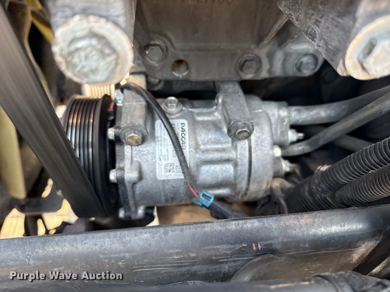 image for item EG6111 2011 Kenworth T800 semi truck