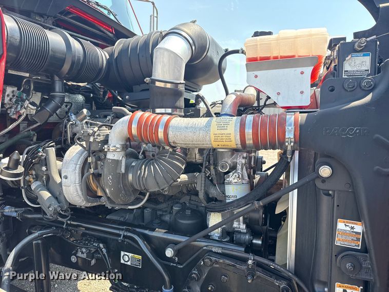 image for item EG6111 2011 Kenworth T800 semi truck