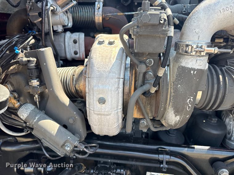 image for item EG6111 2011 Kenworth T800 semi truck