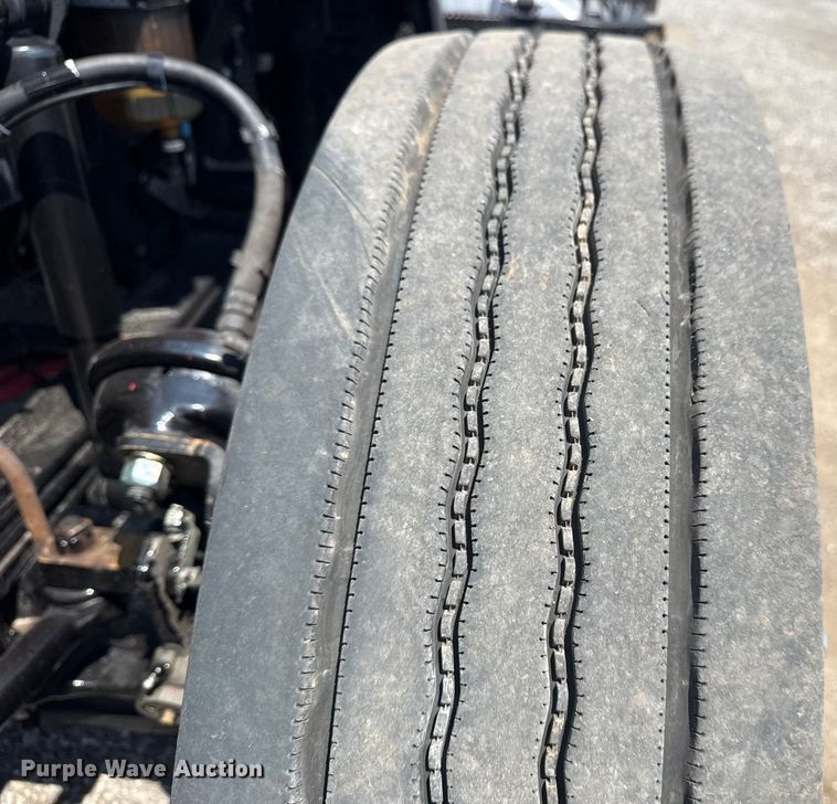 image for item EG6111 2011 Kenworth T800 semi truck