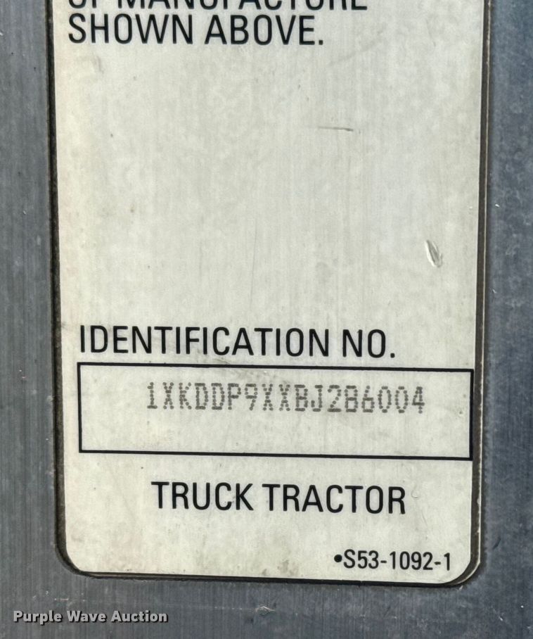 image for item EG6111 2011 Kenworth T800 semi truck