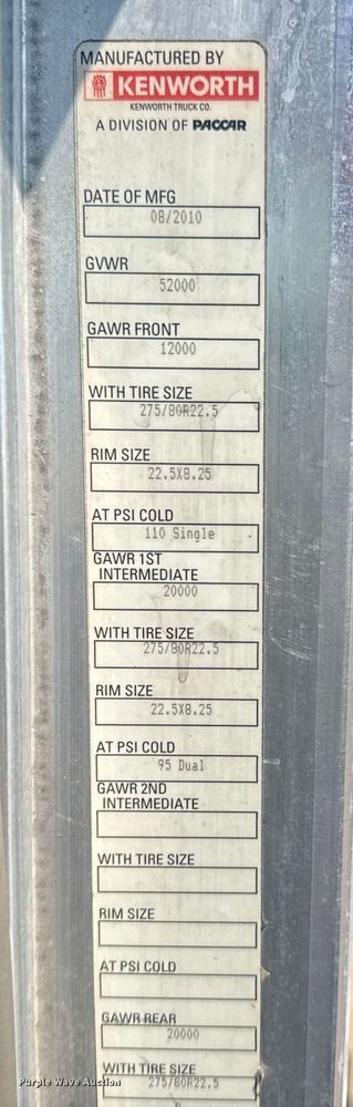 image for item EG6111 2011 Kenworth T800 semi truck