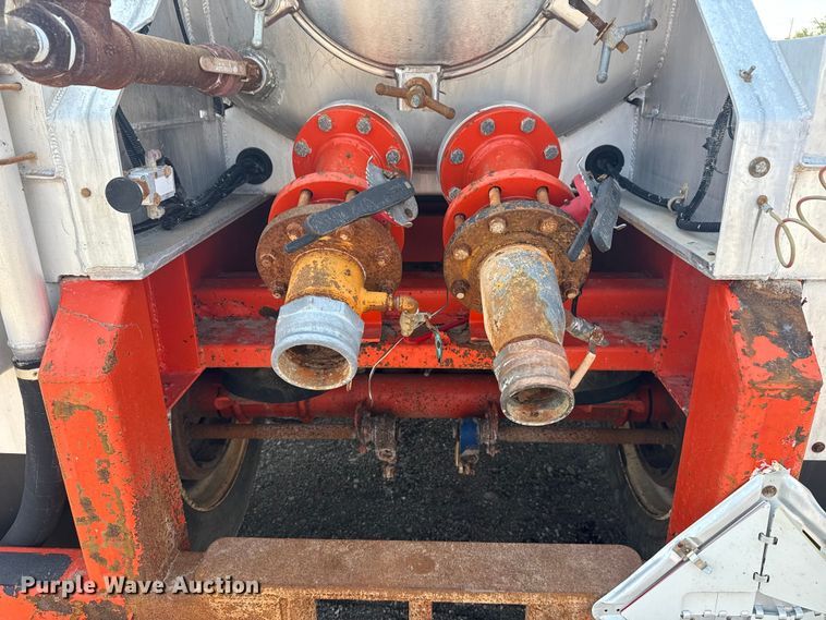 image for item EG6113 2012 Dragon Products LTD. vacuum trailer