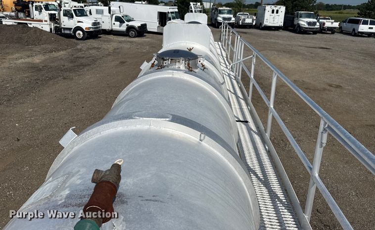 image for item EG6113 2012 Dragon Products LTD. vacuum trailer