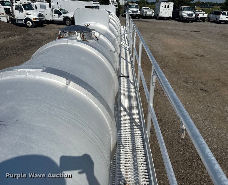 image for item EG6113 2012 Dragon Products LTD. vacuum trailer