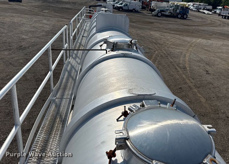 image for item EG6113 2012 Dragon Products LTD. vacuum trailer