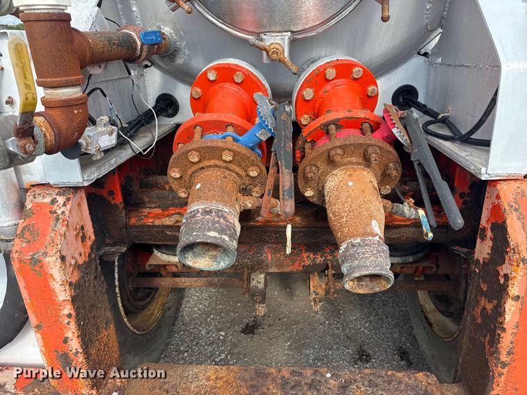 image for item EG6126 2012 Dragon Products LTD. vacuum trailer