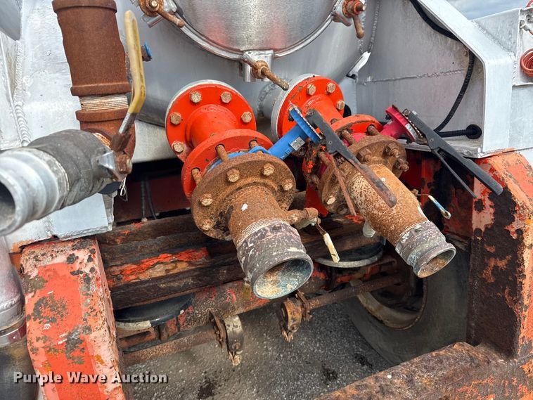 image for item EG6126 2012 Dragon Products LTD. vacuum trailer