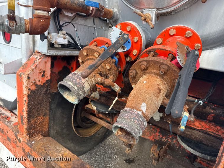 image for item EG6126 2012 Dragon Products LTD. vacuum trailer