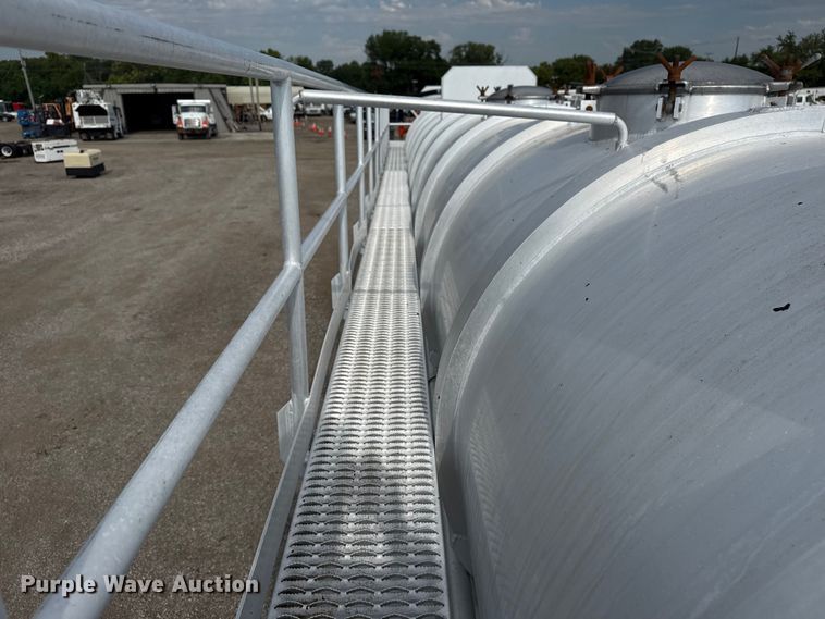 image for item EG6126 2012 Dragon Products LTD. vacuum trailer