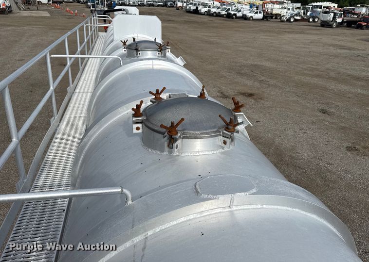 image for item EG6126 2012 Dragon Products LTD. vacuum trailer