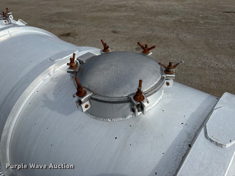 image for item EG6126 2012 Dragon Products LTD. vacuum trailer