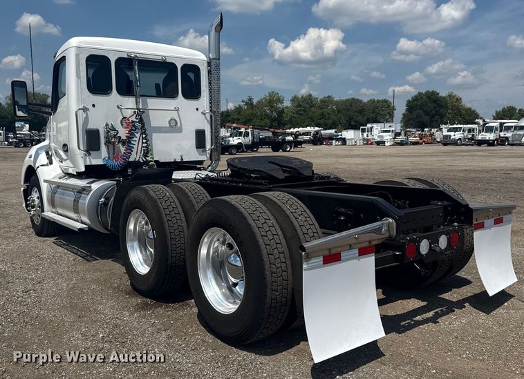 image for item EG6135 2020 Kenworth T680 semi truck