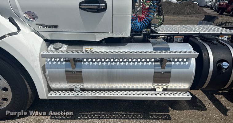 image for item EG6135 2020 Kenworth T680 semi truck