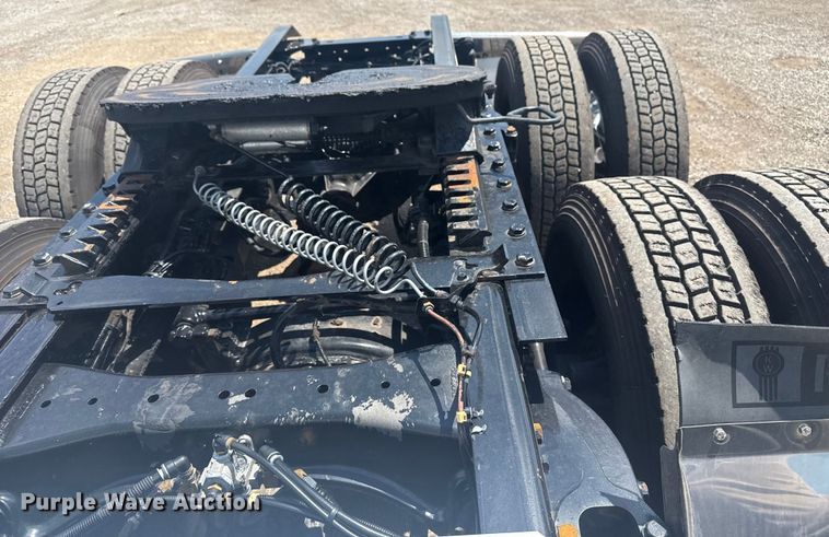 image for item EG6135 2020 Kenworth T680 semi truck