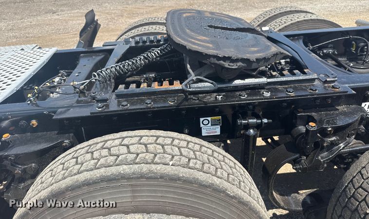 image for item EG6135 2020 Kenworth T680 semi truck